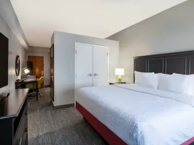 bedroom - hotel hampton inn west palm beach fl turnpike - west palm beach, united states of america