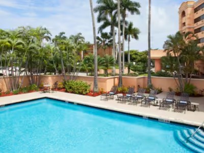 outdoor pool - hotel doubletree west palm beach airport - west palm beach, united states of america