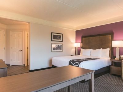 bedroom - hotel la quinta inn and suites alpharetta - alpharetta, united states of america