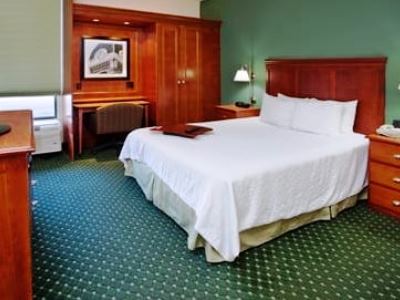 bedroom 4 - hotel hampton inn athens - athens, georgia, united states of america