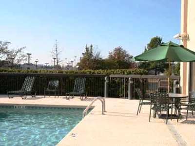 outdoor pool - hotel hampton inn milledgeville - milledgeville, united states of america