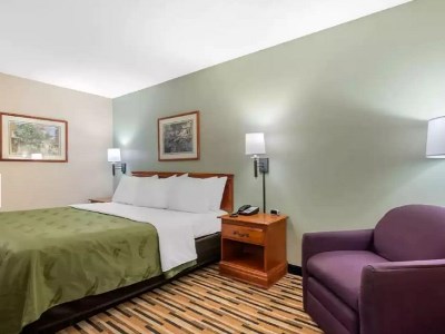 bedroom 1 - hotel baymont by wyndham port wentworth - port wentworth, united states of america