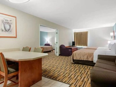 bedroom 2 - hotel baymont by wyndham port wentworth - port wentworth, united states of america