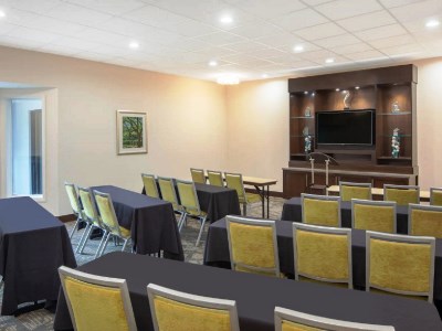 conference room - hotel wingate by wyndham valdosta/moody afb - valdosta, united states of america