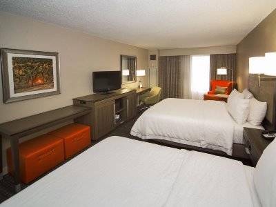 bedroom 1 - hotel hampton inn and suites valdosta conf ctr - valdosta, united states of america