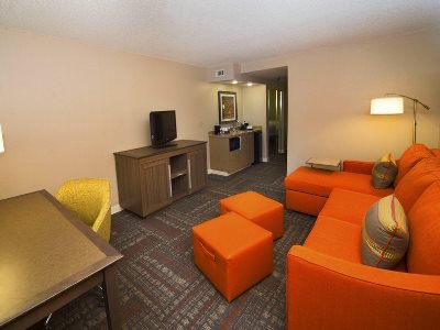 bedroom 4 - hotel hampton inn and suites valdosta conf ctr - valdosta, united states of america