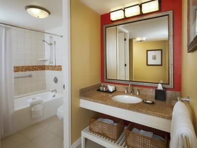 bathroom - hotel outrigger kona resort and spa - kailua kona, united states of america
