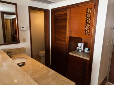 bathroom 2 - hotel royal lahaina resort - lahaina, united states of america