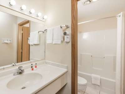bathroom - hotel days inn by wyndham atlantic - atlantic, united states of america