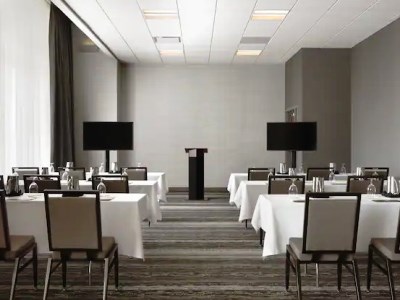 conference room - hotel doubletree by hilton convention complex - cedar rapids, united states of america