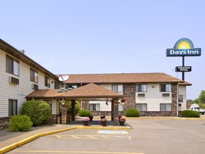 exterior view - hotel days inn by wyndham davenport - davenport, iowa, united states of america