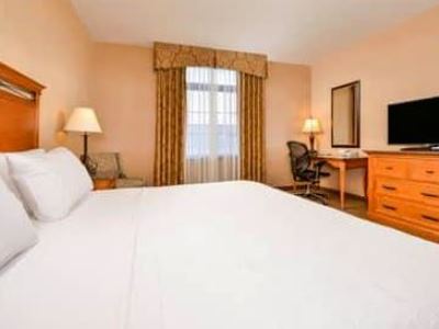 bedroom - hotel hampton inn and suites coeur d' alene - coeur d'alene, united states of america