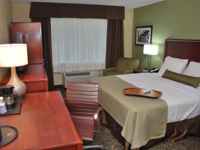bedroom 1 - hotel best western plus chicagoland inn n ste - glenview, united states of america