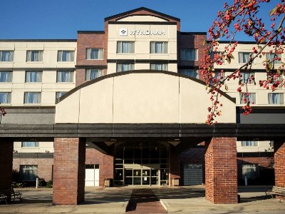 exterior view - hotel wyndham moline on john deere commons - moline, united states of america