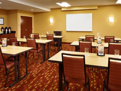 conference room - hotel courtyard chicago naperville - naperville, united states of america