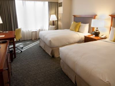 bedroom 1 - hotel doubletree by hilton chicago - oak brook - oak brook, united states of america