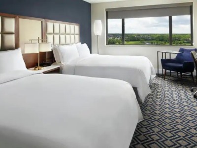 bedroom 1 - hotel hilton chicago/oak brook hills resort - oak brook, united states of america