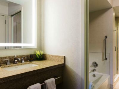 bathroom - hotel chicago marriott suites o'hare - rosemont, united states of america