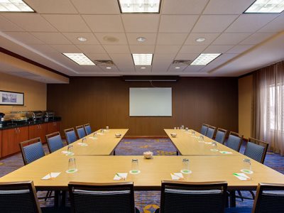 conference room - hotel courtyard chicago / woodfield mall - schaumburg, united states of america