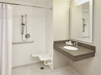 bathroom - hotel springhill suites chicago woodfield mall - schaumburg, united states of america