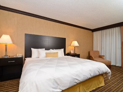 bedroom - hotel wyndham garden chicago northwest - schaumburg, united states of america