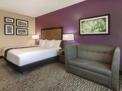 bedroom 2 - hotel la quinta inn and suites elkhart - elkhart, united states of america