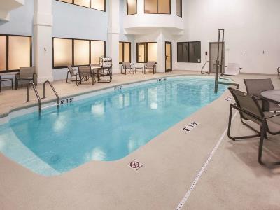 indoor pool - hotel la quinta inn suites by wyndham kokomo - kokomo, united states of america