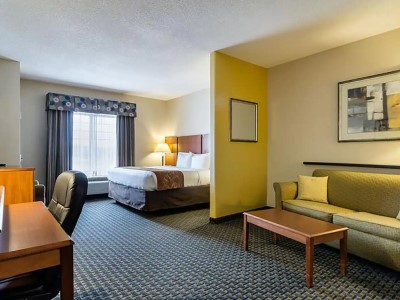 bedroom - hotel baymont by wyndham pratt - pratt, united states of america
