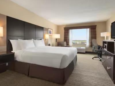 bedroom - hotel doubletree by hilton wichita airport - wichita, united states of america