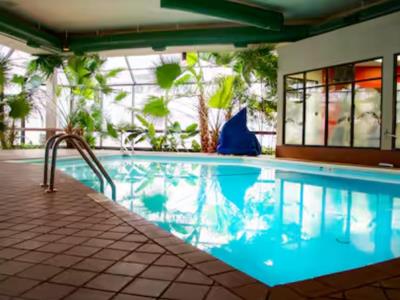 indoor pool - hotel doubletree by hilton wichita airport - wichita, united states of america