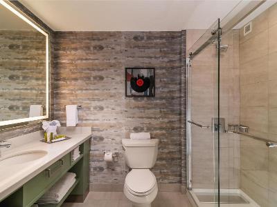 bathroom 1 - hotel hilton lexington/downtown - lexington, kentucky, united states of america