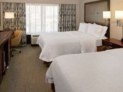 bedroom - hotel hampton inn louisville downtown - louisville, kentucky, united states of america
