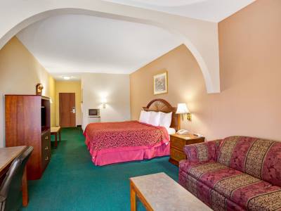 bedroom 2 - hotel days inn n ste by wyndham louisville sw - louisville, kentucky, united states of america