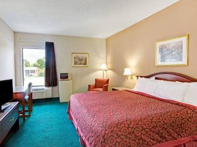 bedroom - hotel days inn n ste by wyndham louisville sw - louisville, kentucky, united states of america