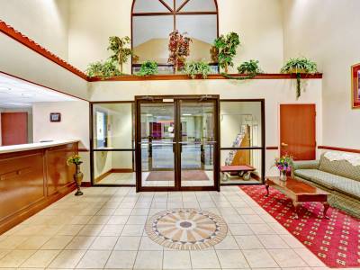 lobby - hotel days inn n ste by wyndham louisville sw - louisville, kentucky, united states of america