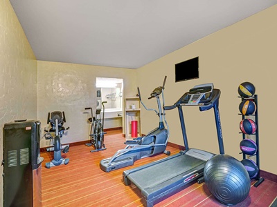 gym - hotel days inn airport fair and expo center - louisville, kentucky, united states of america