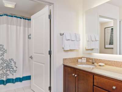 bathroom - hotel residence inn boston norwood/canton - norwood, united states of america