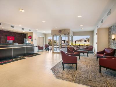 lobby 1 - hotel red roof plus+ boston - logan - saugus, united states of america