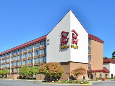 exterior view - hotel red roof plus+ boston-woburn - woburn, united states of america