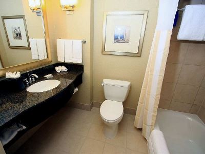 bathroom - hotel hilton garden inn washington dc/bethesda - bethesda, united states of america