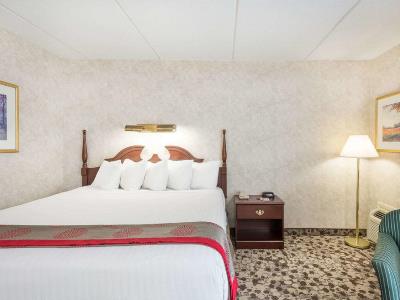 bedroom - hotel ramada plaza by wyndham portland - portland, maine, united states of america