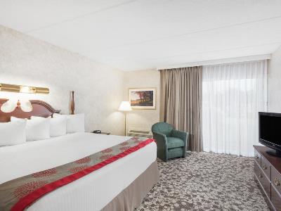 bedroom 1 - hotel ramada plaza by wyndham portland - portland, maine, united states of america