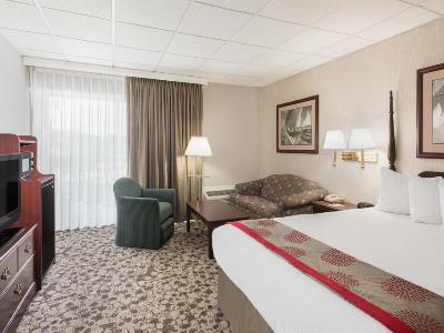 bedroom 2 - hotel ramada plaza by wyndham portland - portland, maine, united states of america