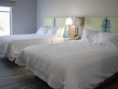 bedroom 1 - hotel hampton inn and suites portland west - portland, maine, united states of america