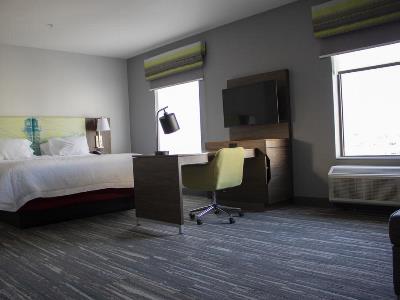 bedroom - hotel hampton inn and suites portland west - portland, maine, united states of america