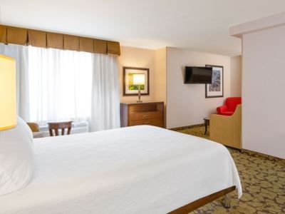 bedroom - hotel hilton garden inn portland airport - portland, maine, united states of america