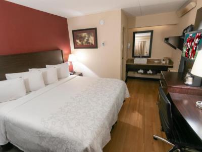 bedroom 1 - hotel red roof inn plus+ u of michigan north - ann arbor, united states of america