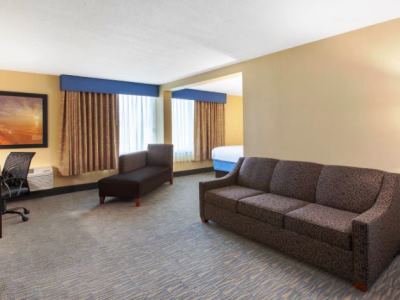 bedroom 1 - hotel days inn n suites grand rapids near dwtn - grand rapids, michigan, united states of america