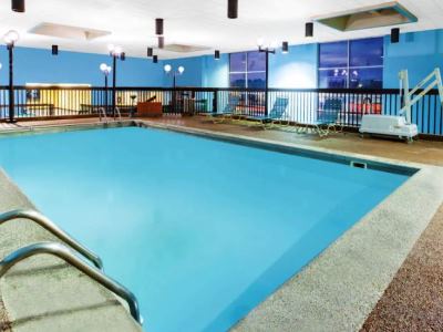 indoor pool - hotel days inn n suites grand rapids near dwtn - grand rapids, michigan, united states of america