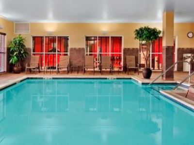 indoor pool - hotel hampton inn and suites detroit airport - romulus, united states of america